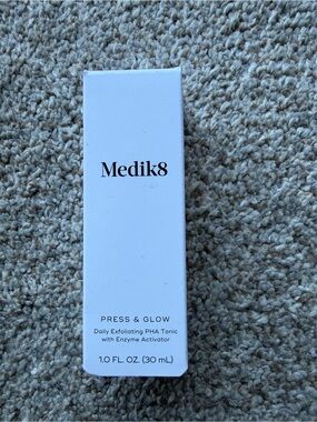 NWT Medik8 Press & Glow Daily Exfoliating PHA Tonic, 1 Oz